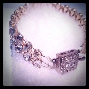 Bracelet-  genuine crystal stones w/Clasp